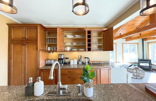 Richmond Casa | Berkshires sanctuary with outdoor living area & firepit. 8minutes to Tanglewood!