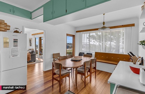 Bermagui Casa | Bermagui Breeze Holiday House 5 bedroom 18-20 Mumbulla Street - Bermagui