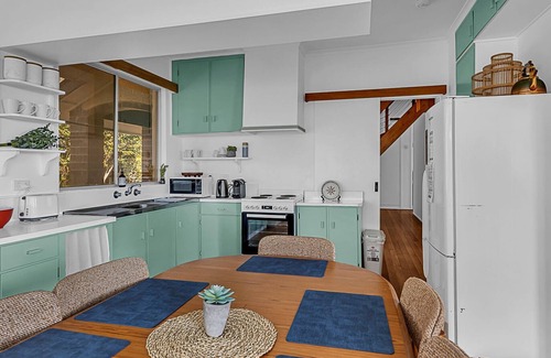 Bermagui Casa | Bermagui Breeze Holiday House 5 bedroom 18-20 Mumbulla Street - Bermagui