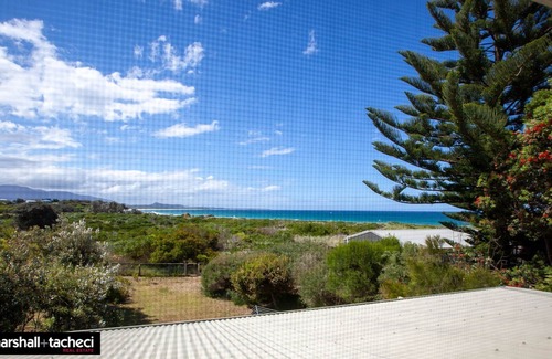 Bermagui Casa | Bermagui Dune House 5 Narira Street, Beach Front, Pet friendly