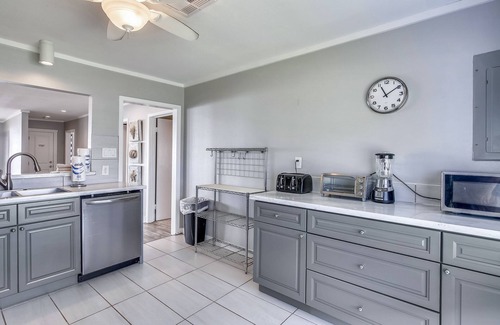 Bermuda Beach Casa | Bermuda Beachfront | Steps from Sand + Surf!