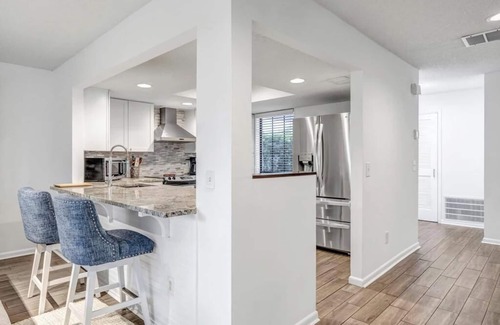 Palm Valley Casa | Bermuda Bungalow - 3BR stay w BBQ