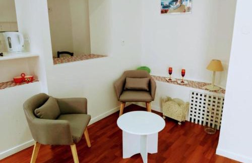 Lourdes Hotel | Bernadette' Cosy Flat - 3 minutes walk main door to sanctuary entrance- Old Town - Bernadette de Soubirous's neighborhood
