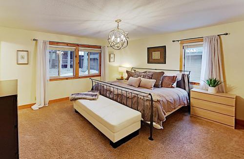 Truckee Casa | Bernese Gem