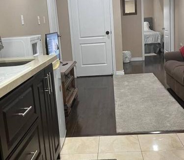 Halton Regional Municipality Apartamento | Bernie's Basement