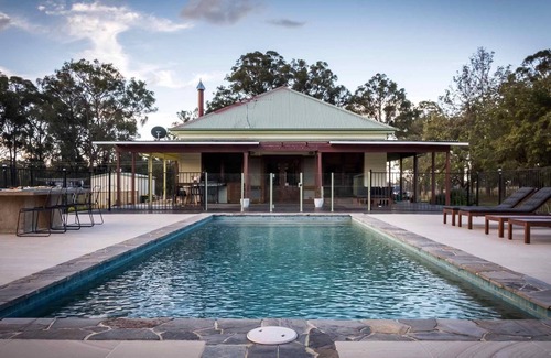 Bellbird Casa | Bernstein Estate - Puerta de entrada a los viñedos