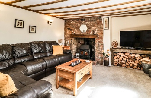 Berrow Cabaña | BERROW LODGE, pet friendly, with hot tub in Burnham-On-Sea
