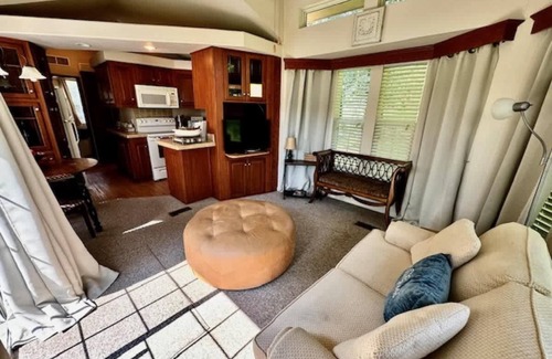 Longview Casa | Berry Patch Cottage S