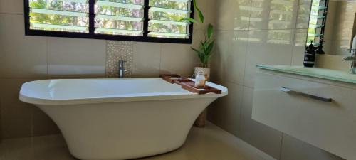 Berry Springs Casa | Berry Springs Tropical Retreat