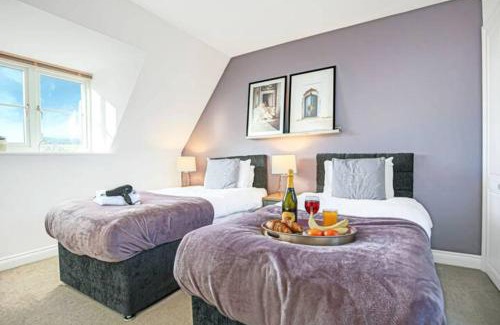 Upton Casa | Berrywood House - Close to Northampton Town Centre - Free Parking, Fast Wifi, SmartTV with Netflix by Yoko Property