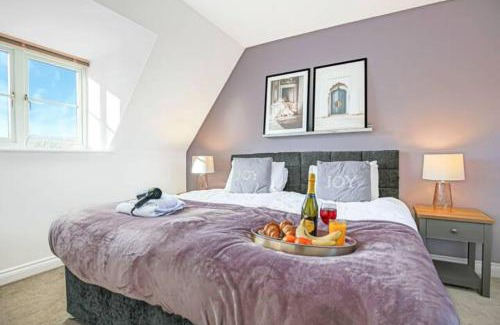 Upton Casa | Berrywood House - Close to Northampton Town Centre - Free Parking, Fast Wifi, SmartTV with Netflix by Yoko Property