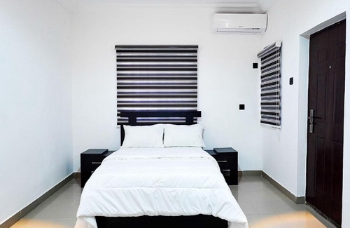 Ofin Casa | Berrywood Stylish 2-bedroom fully serviced Maisonette