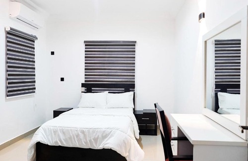 Ofin Casa | Berrywood Stylish 2-bedroom fully serviced Maisonette