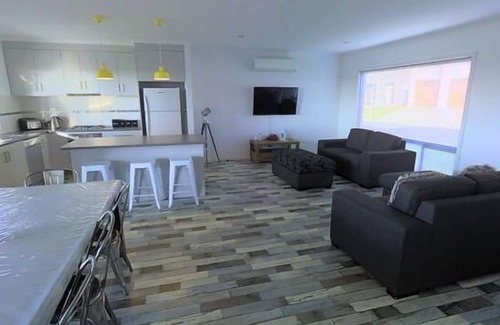 Port Macdonnell Casa | Bert's Place Holiday Stay