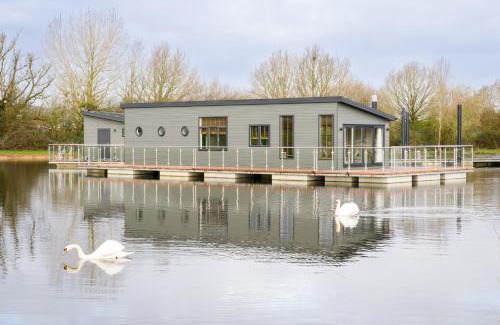Upton upon Severn Complejo | Berth 6 on Upton Lake, Upton-upon-Severn Home on Water