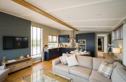 Upton upon Severn Complejo | Berth 6 on Upton Lake, Upton-upon-Severn Home on Water