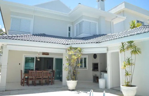 Vista Linda Casa | BERTIOGA BEAUTIFUL BEACH HOUSE HANGA ROA GATED COMMUNITY ON THE NORTH COAST