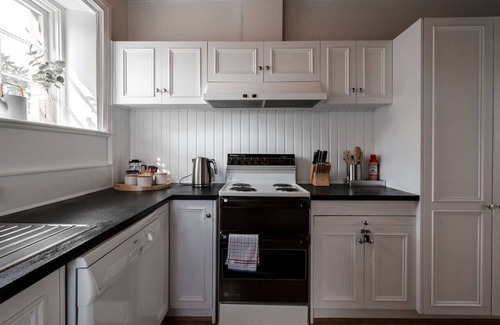 Battery Point Cabaña | Berwick Cottage in Historic Battery Point