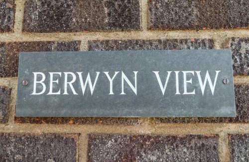 Kingswood Casa | Berwyn View