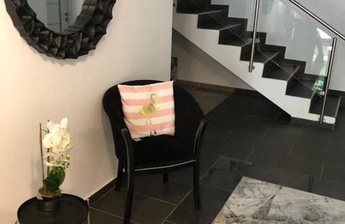Otopeni Apartamento | Beside Airport