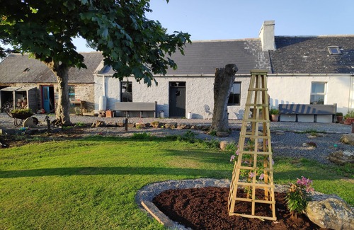 Dunbeath Cabaña | Bespoke 1 Bed Cottage in Dunbeath Village