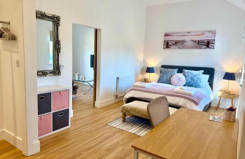 Bishop's Stortford Casa | Bespoke 1 Bedroom Barn by Stansted Airport & Holiday Parking