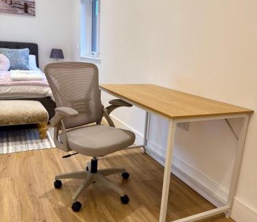 Bishop's Stortford Casa | Bespoke 1 Bedroom Barn by Stansted Airport & Holiday Parking