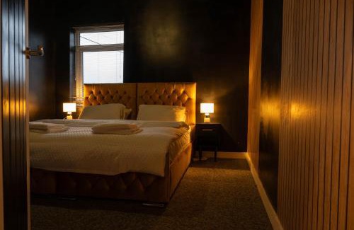 Burslem Casa | Bespoke 2-Bed House in Stoke-on-Trent