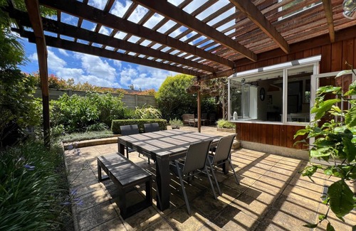 Hauraki Casa | Serene Oasis Steps from Takapuna