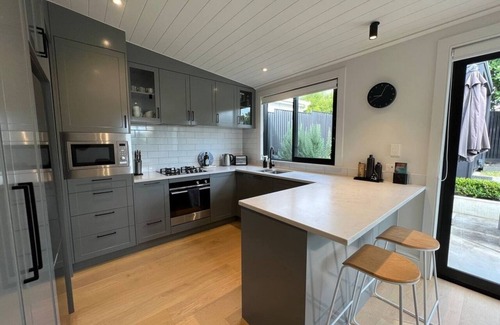 Devonport Casa | Bespoke Stays - Owens Road Villa
