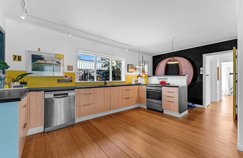 Devonport Casa | Bespoke Stays - Sunlit Home in Devonport