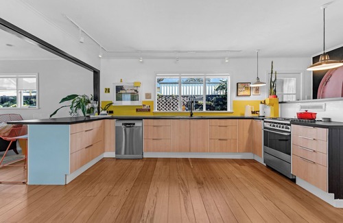 Devonport Casa | Bespoke Stays - Sunlit Home in Devonport