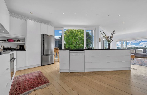 Devonport Casa | Bespoke Stays - Views Forever