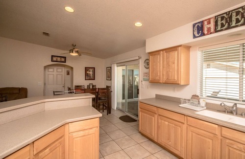 Lake Havasu City Casa | *** La mejor casa de la piscina de verano 3BR 3BA Lakeside cerca de la rampa *** Se admiten mascotas