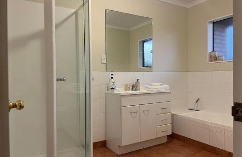 Flat Bush Casa | Best aboard on Chapel Road