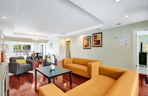 South Lake Casa | Best Area Spacious 4BR Heated Pool Mins To Beach