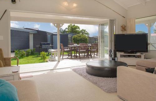 Whangamata Casa | Best at The Beach - Whangamata Holiday Home