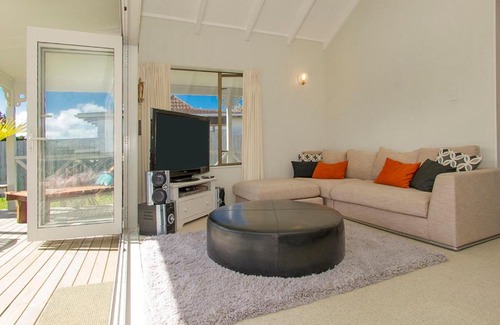 Whangamata Casa | Best at The Beach - Whangamata Holiday Home