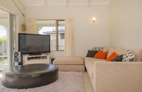 Whangamata Casa | Best at The Beach - Whangamata Holiday Home