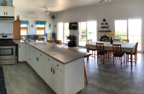 Clarence Town Casa | Best Beach House at Turtle Cove/Dean's Blue Hole! Steps To The Private Beach.