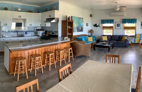 Clarence Town Casa | Best Beach House at Turtle Cove/Dean's Blue Hole! Steps To The Private Beach.