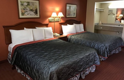 Elmwood Area Hotel | Best Budget Inn - Abilene