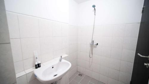 Sidoarjo Apartamento | Best Choice and Strategic Location Studio at Apartment Suncity Residence By Travelio