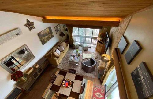 Vail Apartamento | Best creek view and mountain view in town. Unbeatable location