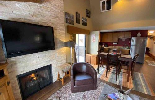 Vail Apartamento | Best creek view and mountain view in town. Unbeatable location