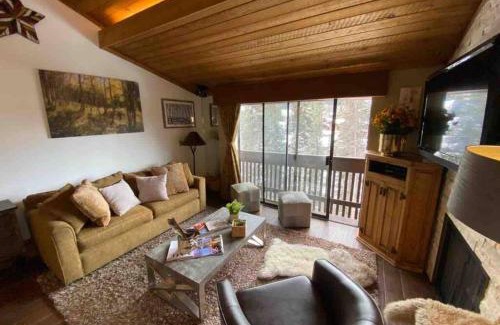 Vail Apartamento | Best creek view and mountain view in town. Unbeatable location