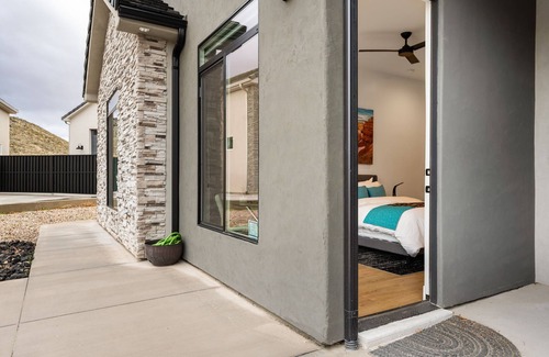Hurricane Apartamento | Best Deal! Modern Luxury Casita! Kitchenette & W/D