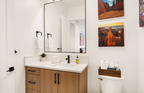 Hurricane Apartamento | Best Deal! Modern Luxury Casita! Kitchenette & W/D
