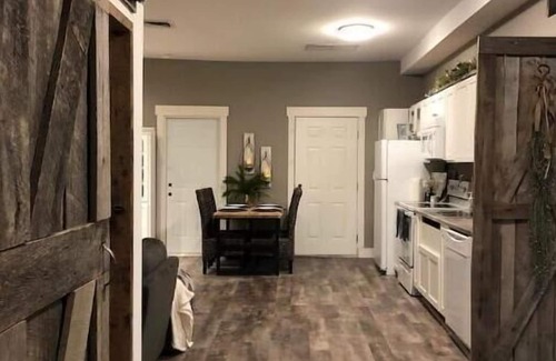 Madison Apartamento | Best downtown location! Stablemaster’s Quarters. Awarded winning! Come see why…