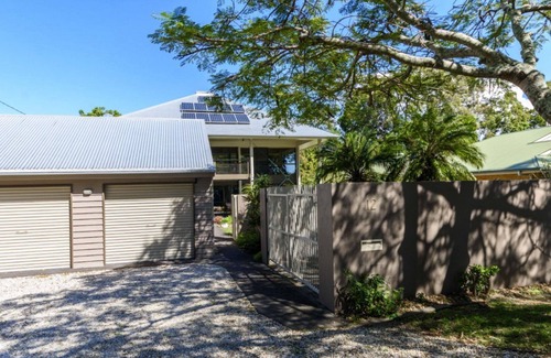 Bongaree Casa | Best Friends Beach House
